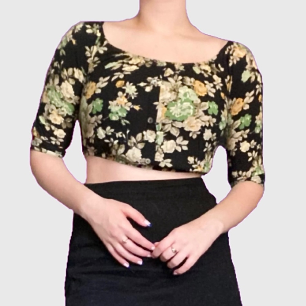 floral crop top 💐🌿